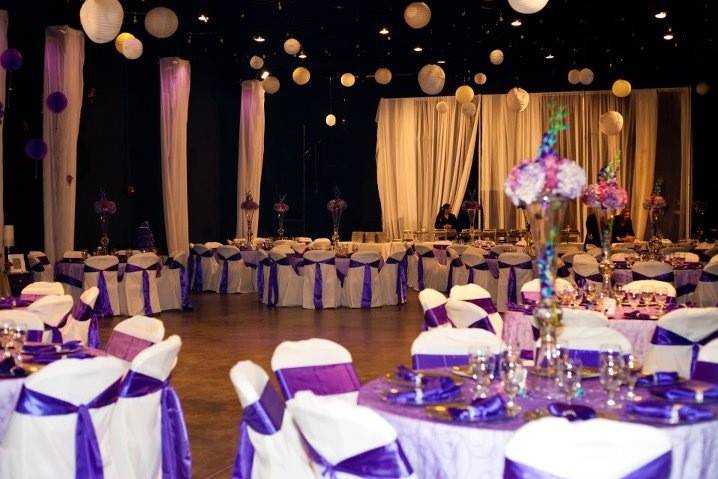 White and purple table setup