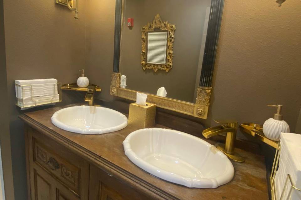 Ladies Powder Room