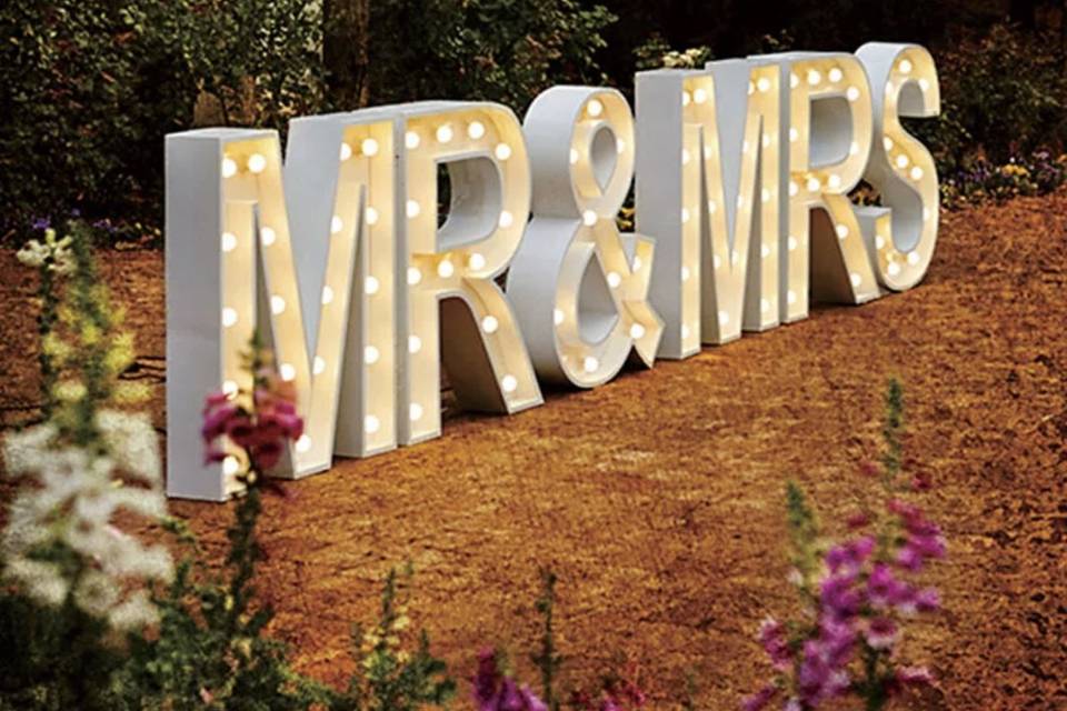 'MR & MRS' marquee letters
