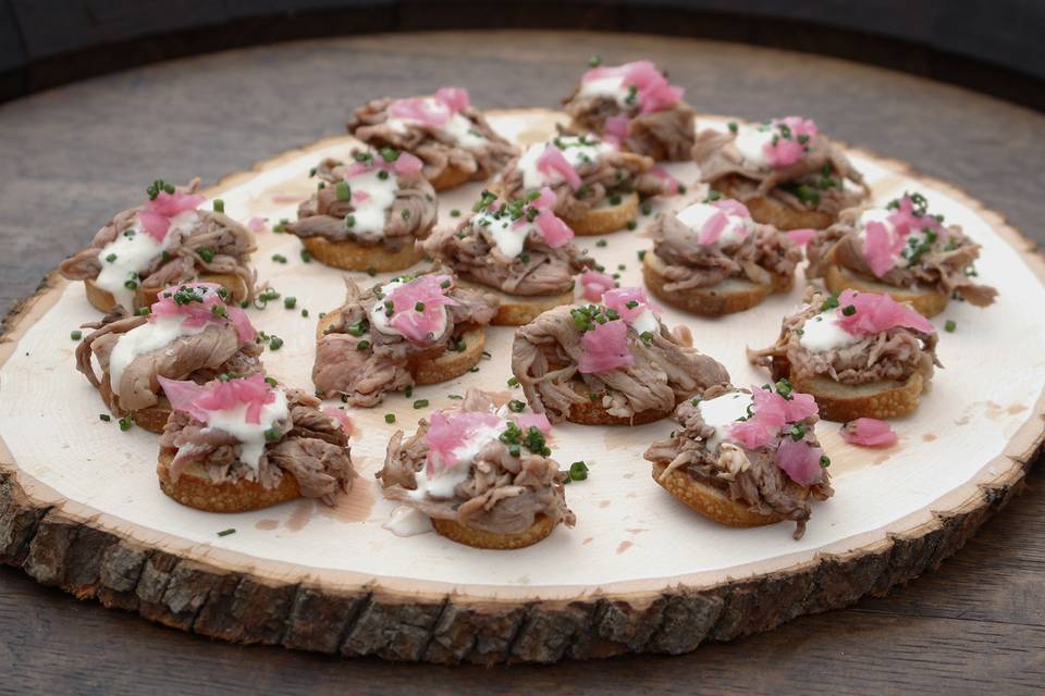 Shaved prime rib crostini w/ horseradish cream