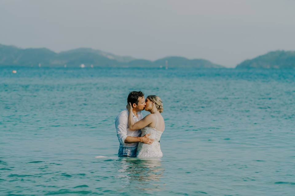 Kiss in the ocean
