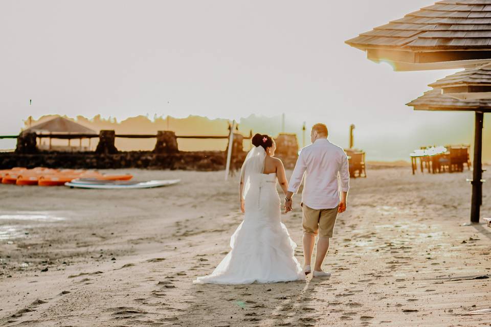 Beach wedding in Fiji