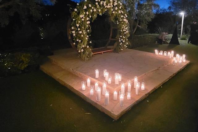 Romantic infinity arch with candles