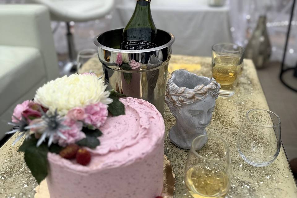 Cake & champagne!