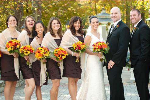 The couple with the bridesmaids and groomsmen