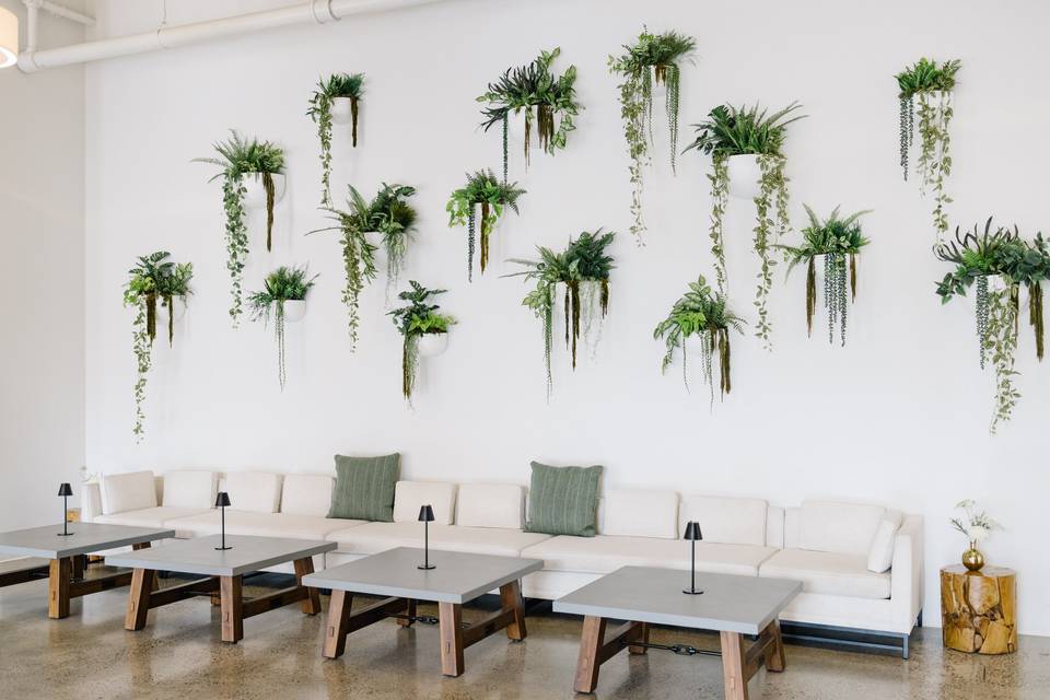 Cocktail lounge
