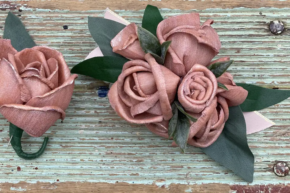 Gorgeous Bouquet of Felt Roses - Lia Griffith