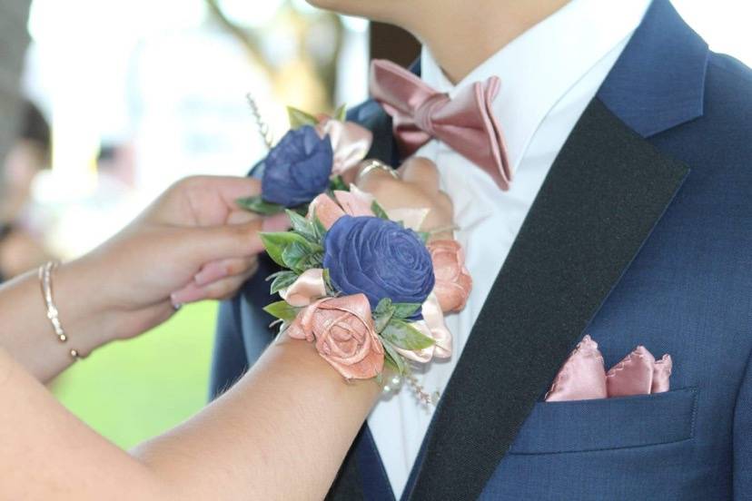 Corsage and Boutonnière Set