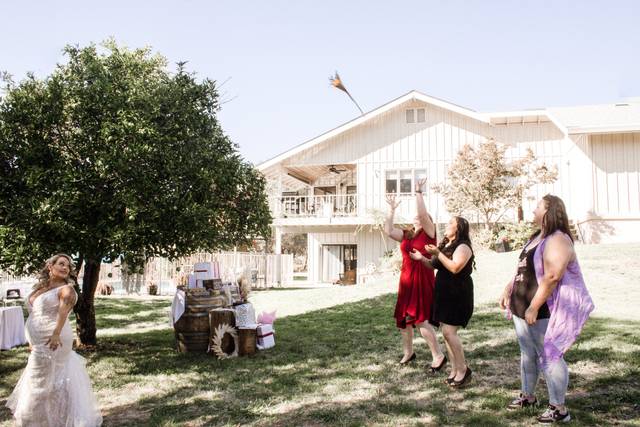 Bouquet toss