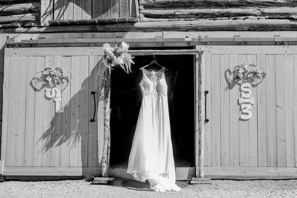 Dress on barn