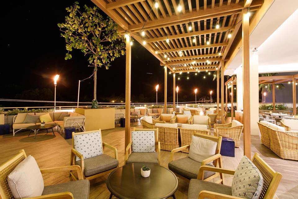 The Leahi Room & Lanai by Deck