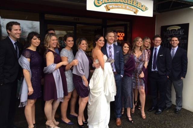 The couple with the bridesmaids and groomsmen