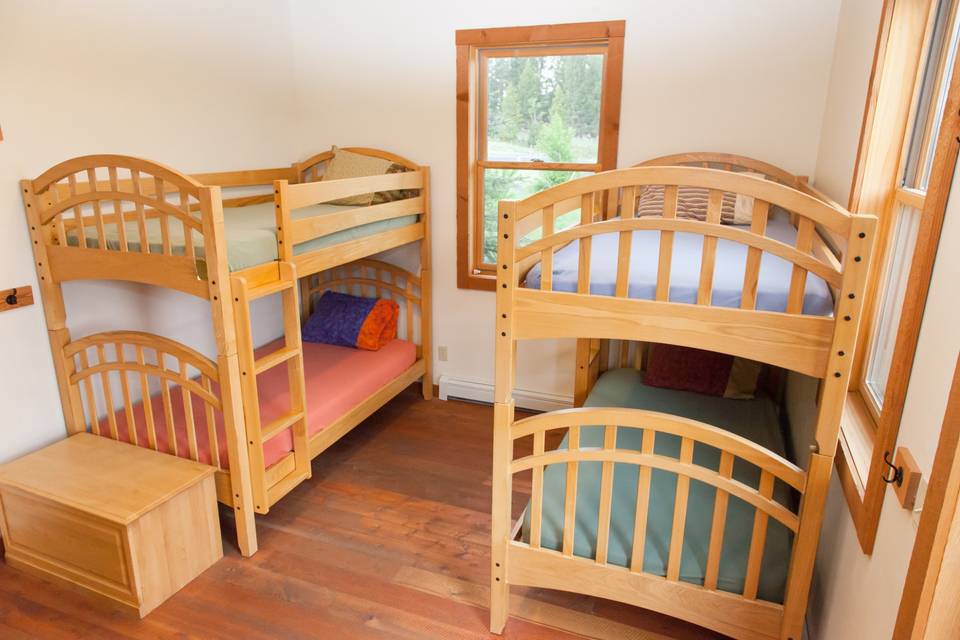 Small Lodge Bunkroom