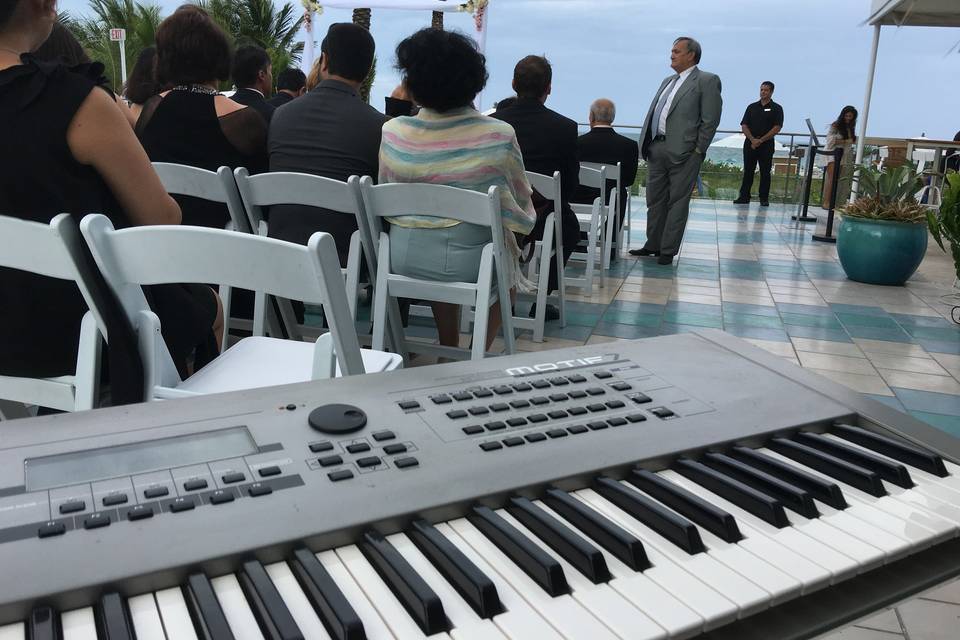 Live piano for ceremonies
