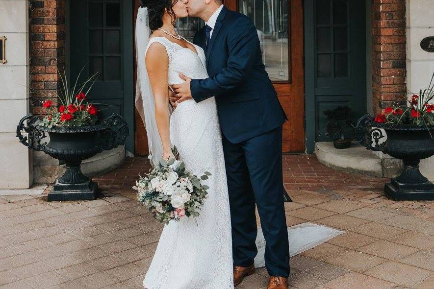 A kiss by the front door