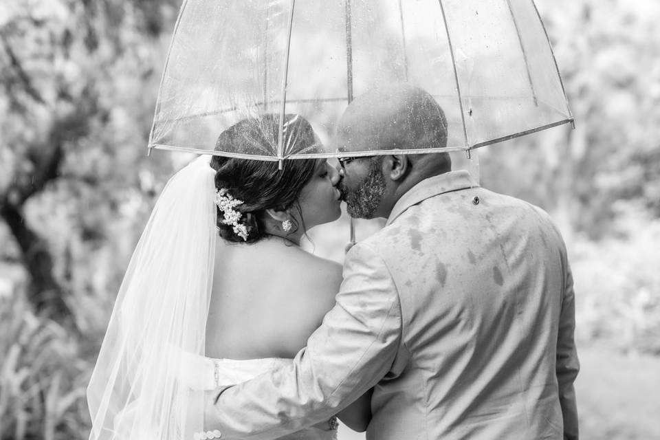 Wedding couple in the rain