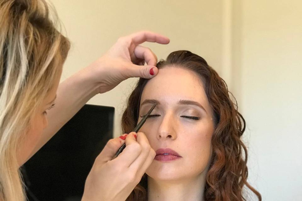 Final touches of makeup