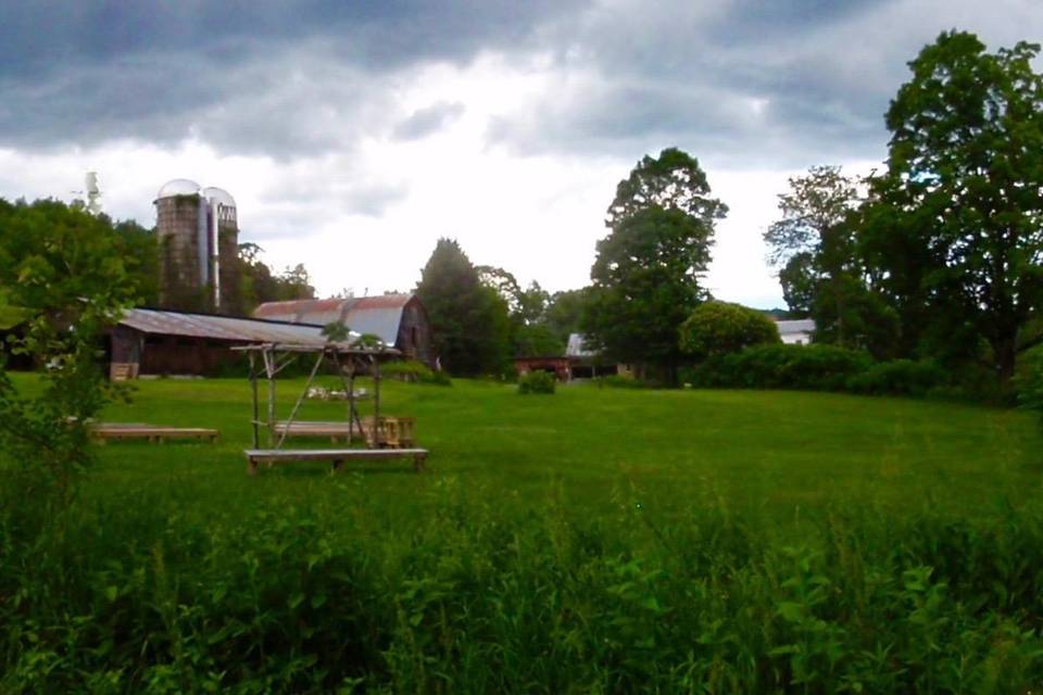 Rockingham Hill Farm, beautiful wedding location with rustic barn.