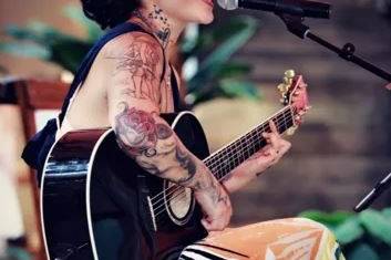 Yoza Performing