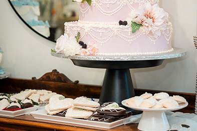 Elegant wedding cake