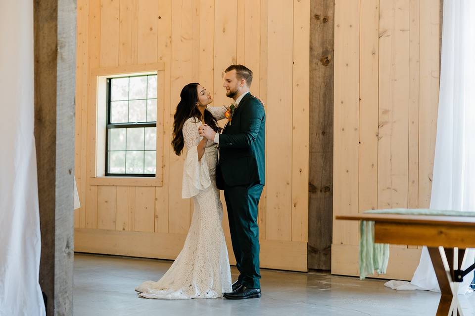 The Barn at Hidden Oaks Elope