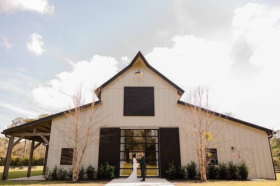 The Barn at Hidden Oaks Elope