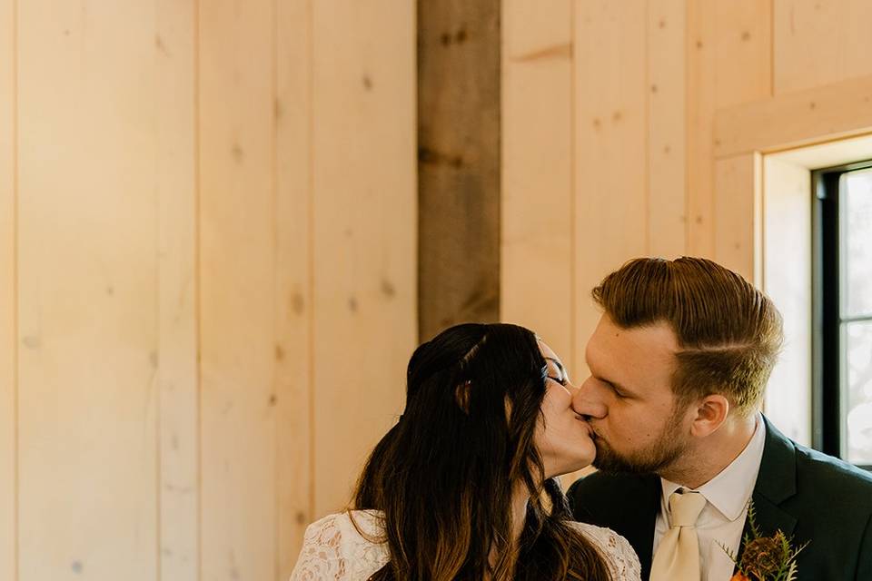 The Barn at Hidden Oaks Elope