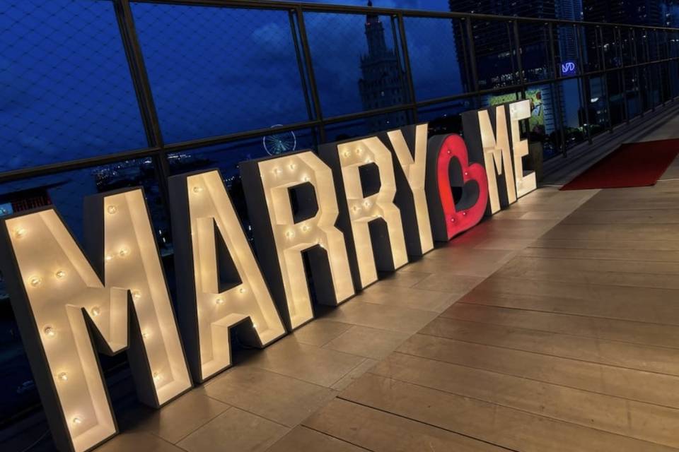 Marquee letters