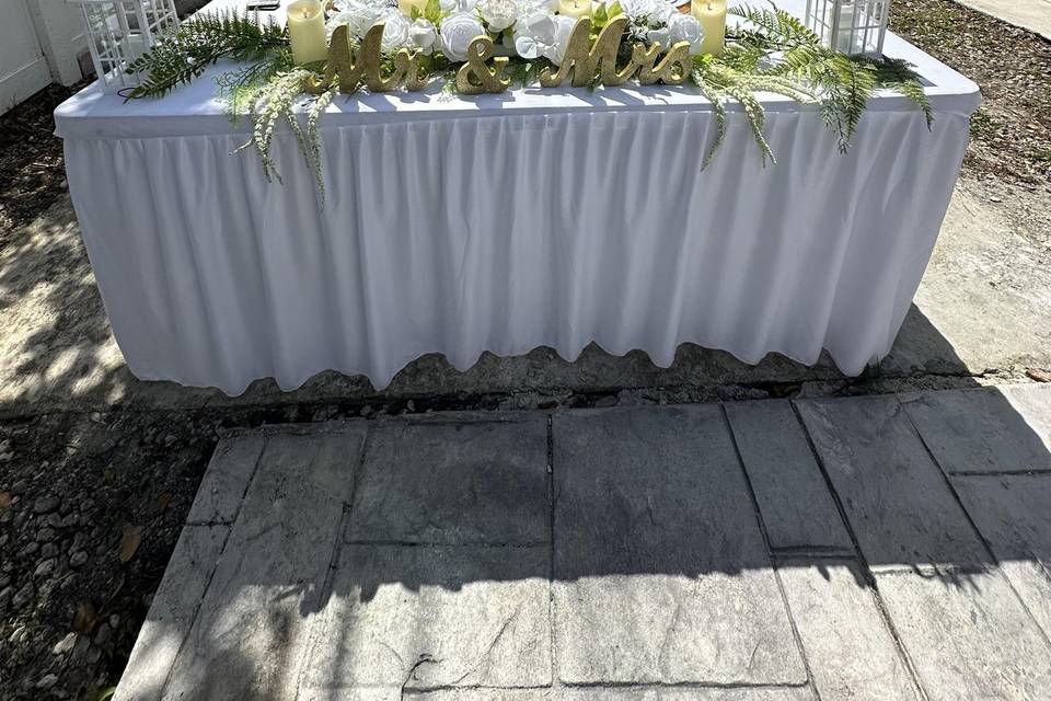 Sweetheart table set up
