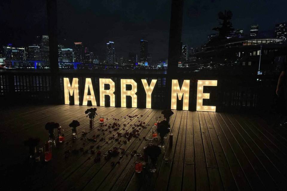 Marquee letters