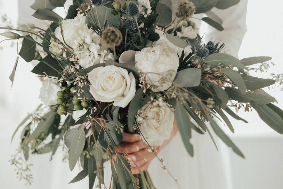 Neutral bridal bouquet