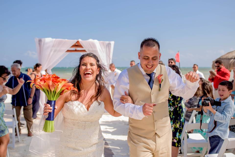 Bridemaids photo on the beach