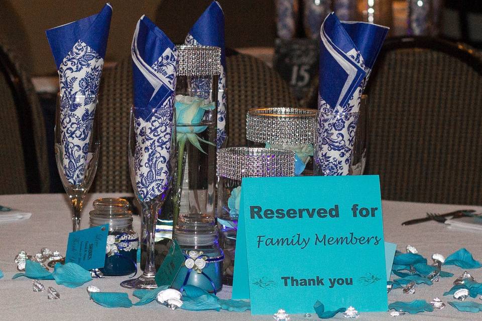 Table cards and blue decor