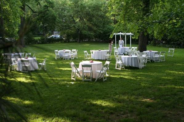 Cocktail Reception on the Lawn