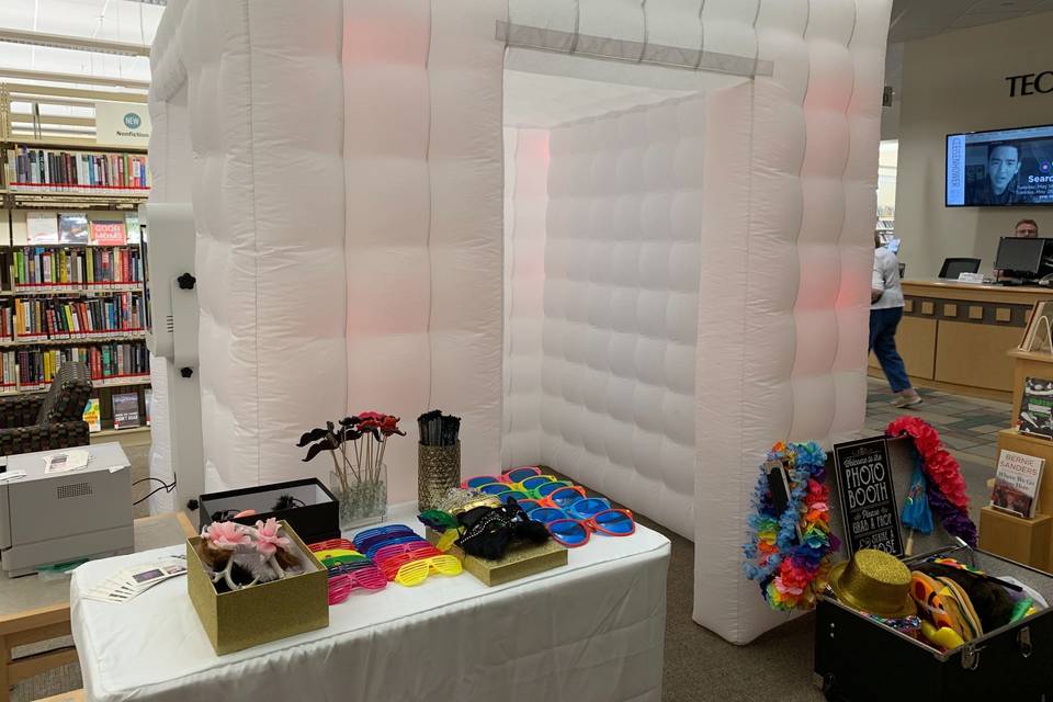 LED cube photo booth set up