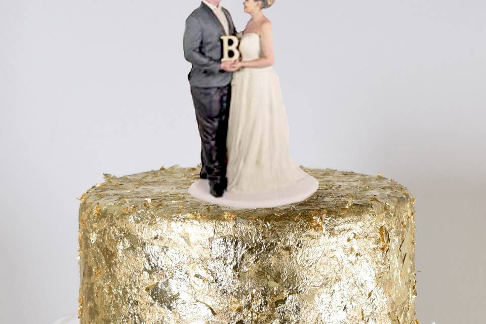 Newlyweds on golden cake