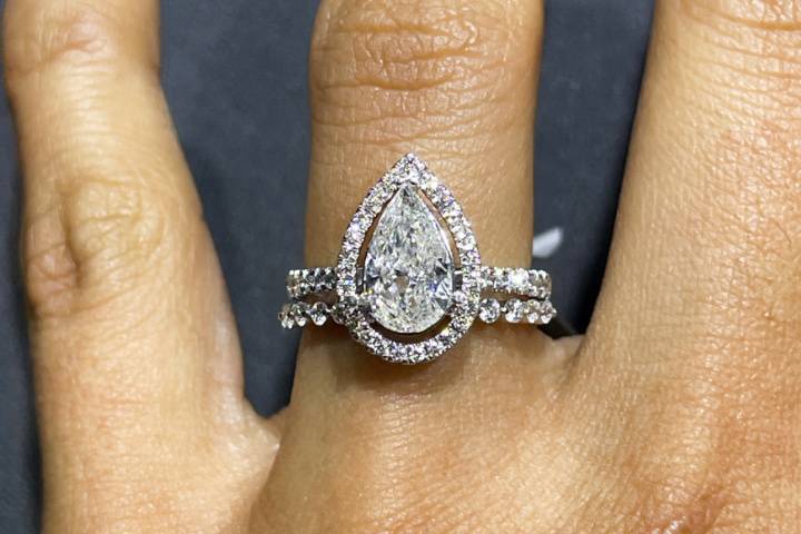 Pear diamond ring