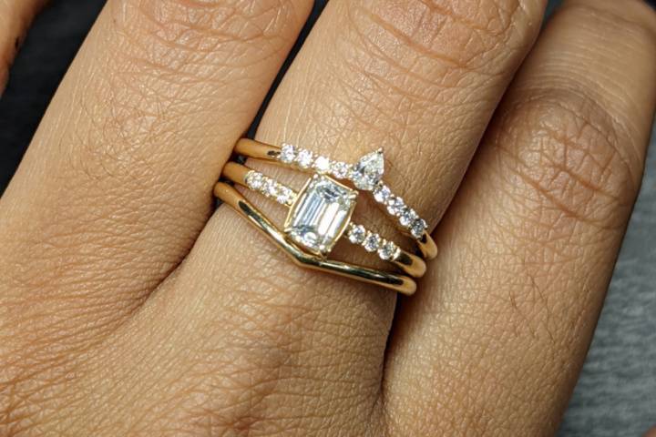 Diamond ring with bands