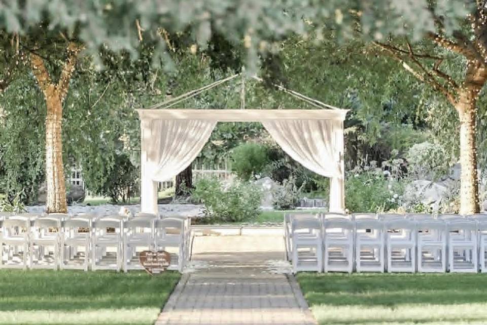 A perfect Setting For your Vow