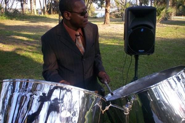 Steel Drum Band RythmTrail www.rythmtrail.comTel: 866 495 4522Our Steel Drum Players performs at Beach Weddings, Parties & Corporate Events in Florida, Georgia, South Carolina, North Carolina & Alabama.Steel Drum Band | Steel Drum Players | Steel Drum Music
