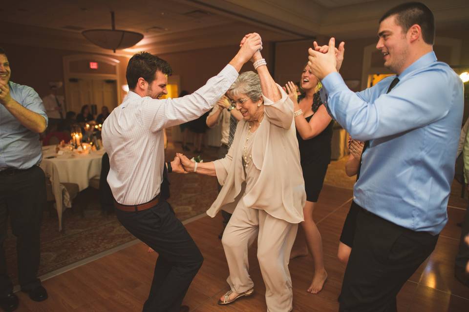 Dancing | Photo credit: divno photograph