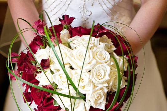Bride's bouquet of roses