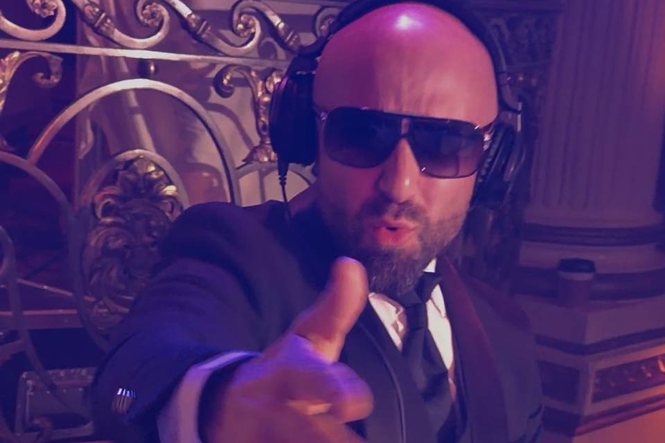 Feel the Vibe!