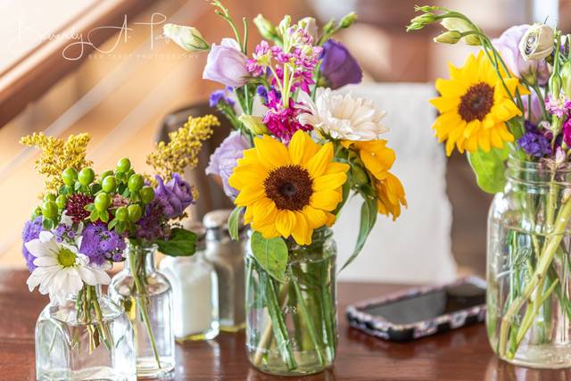 Shelley's Flowers & Gifts