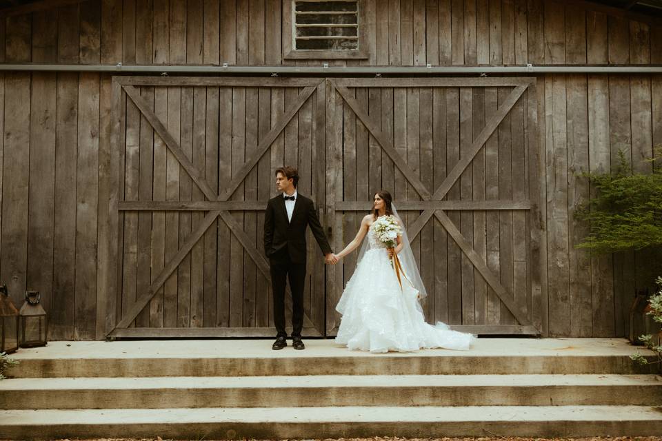 Bride & groom at barn doors