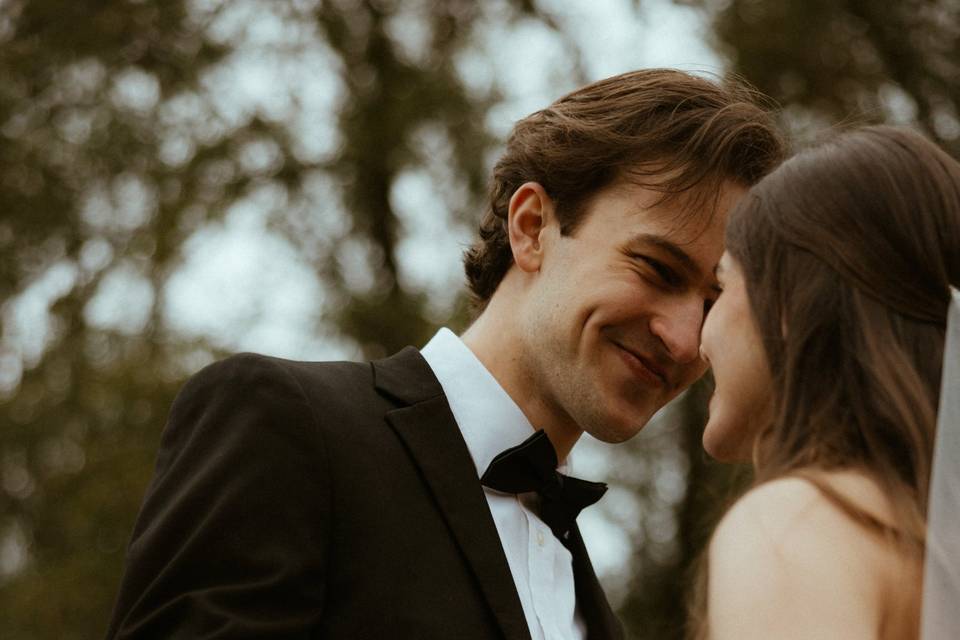 Bride & groom dancing close