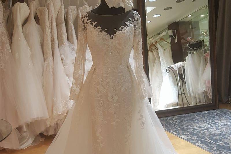Long-sleeve wedding dress