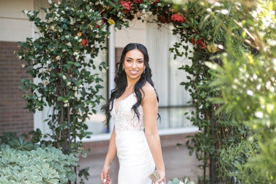 Courtyard bridal party picture