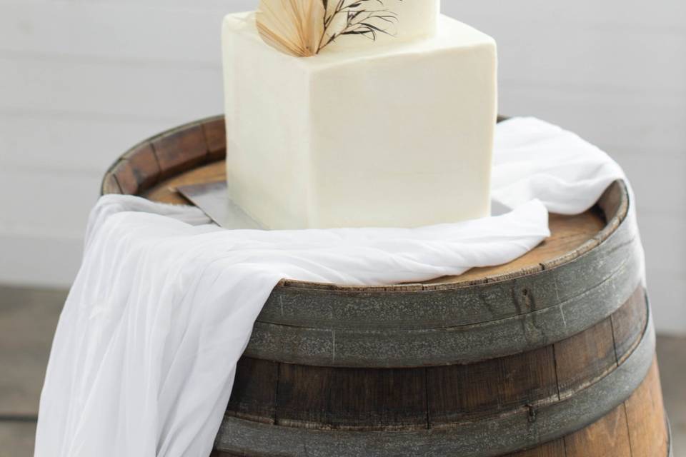 Modern yet rustic wedding cake