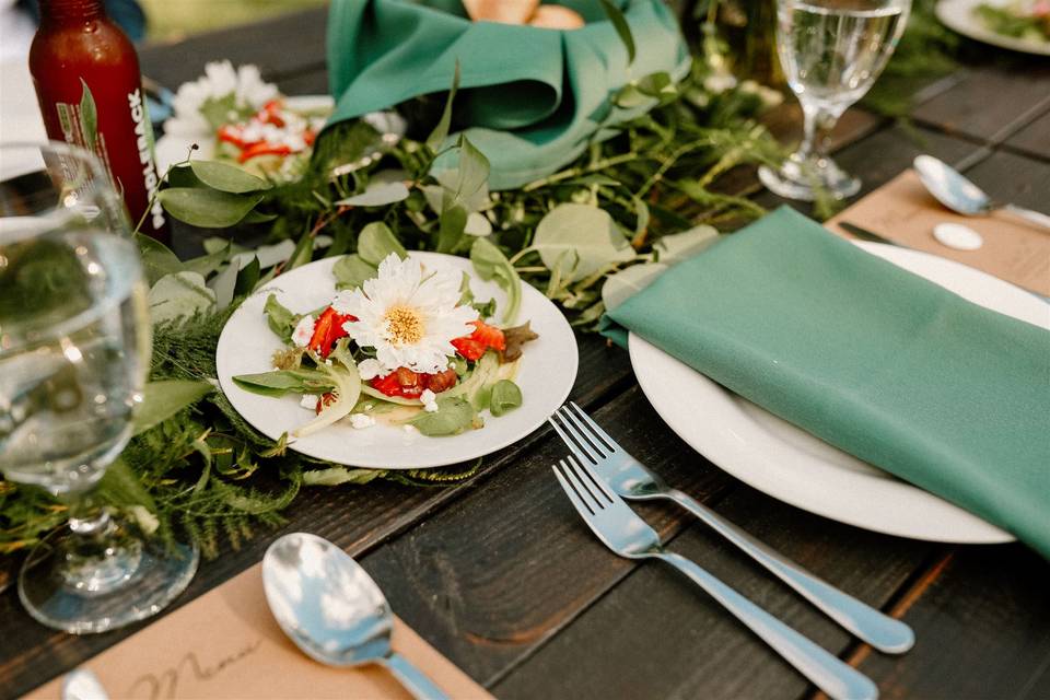 July wedding tablesetting